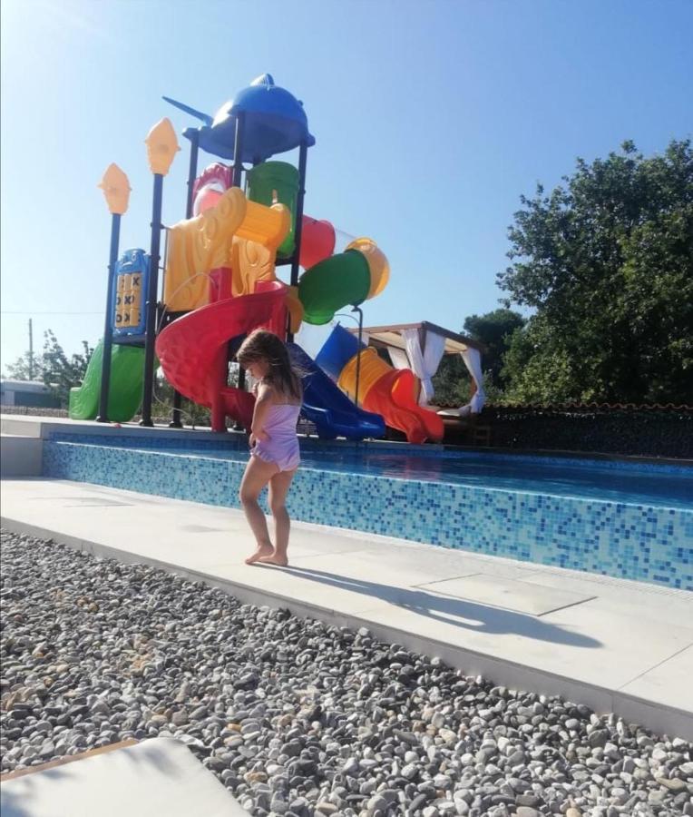 Mobilehome Elena Premium With Pool, Istria Banjole Exterior photo