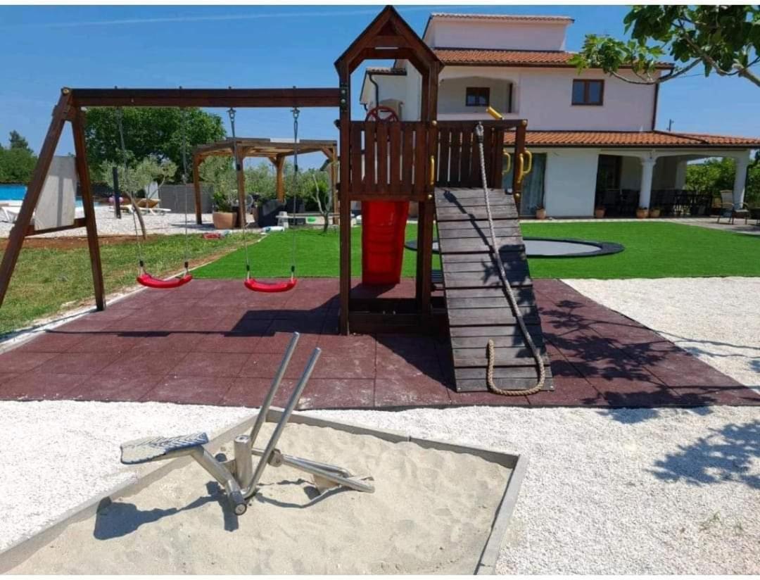 Mobilehome Elena Premium With Pool, Istria Banjole Exterior photo
