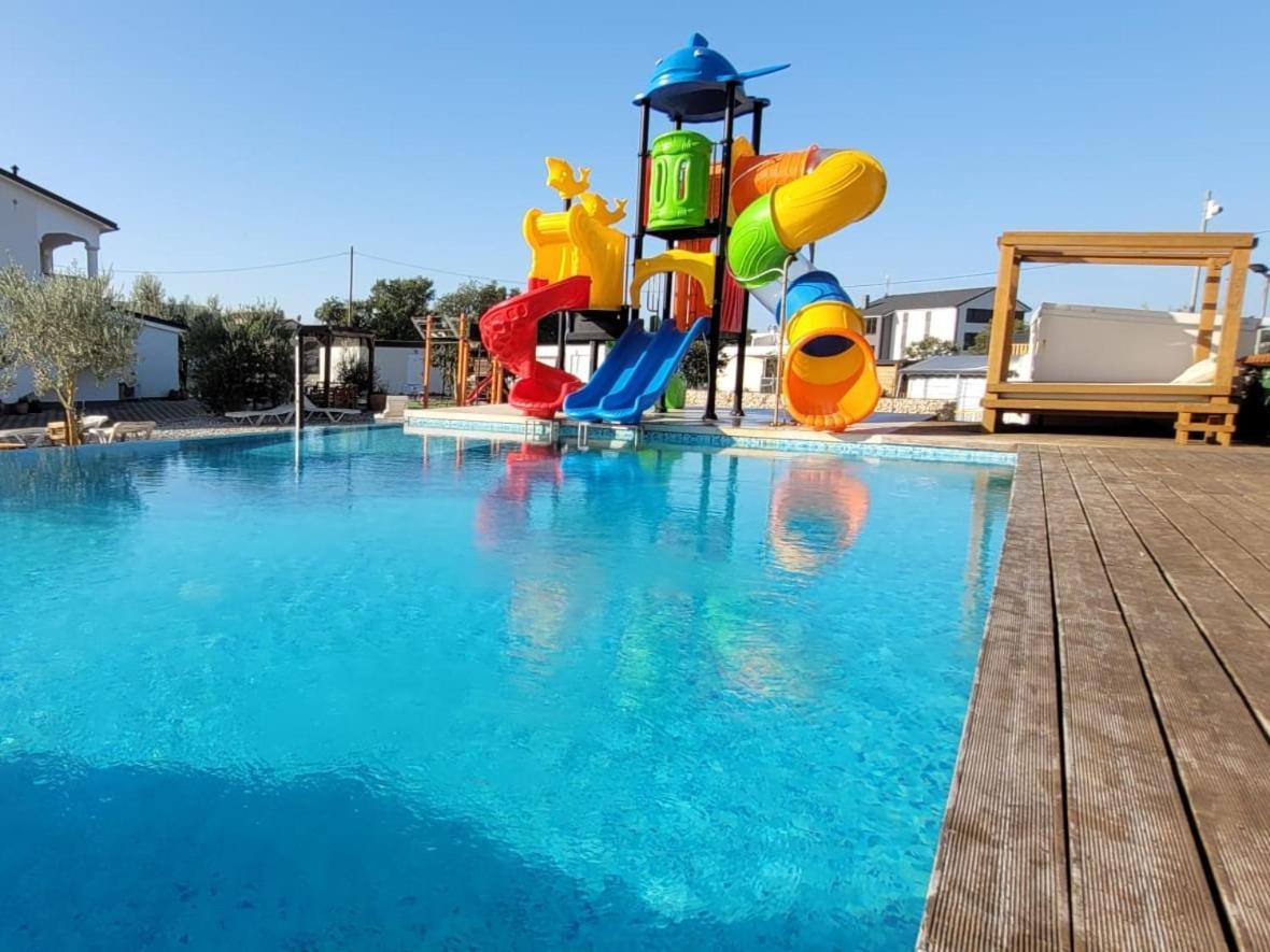 Mobilehome Elena Premium With Pool, Istria Banjole Exterior photo